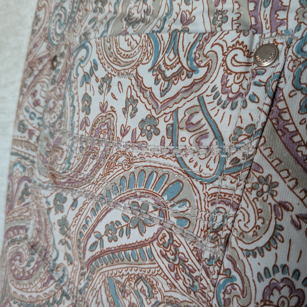 Bandolino Shorts Size 12 High Rise 98% Cotton Paisley Print Brown Pink Blue NWT - Picture 13 of 16